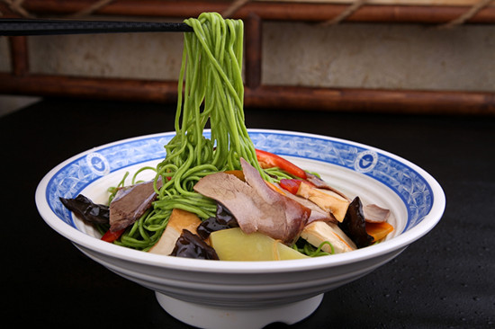 翡翠營(yíng)養(yǎng)牛肉鹵面